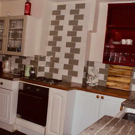 Cottage At The Heart Of Teapot Lane Glamping-3