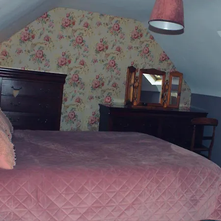 Cottage At The Heart Of Teapot Lane Glamping-2